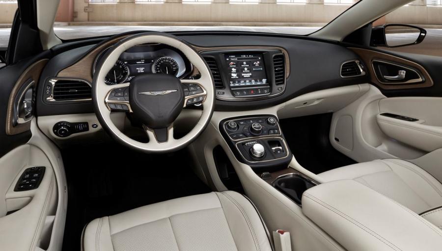  Chrysler 200 2015 года  (фото 17 из 207)